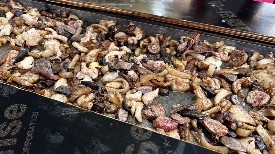 모란시장 돼지부속 무한리필, 약한 자는 못 버틴다_6.jpg