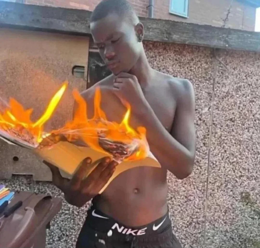 오 이 책 상당히 핫한데?._1.webp