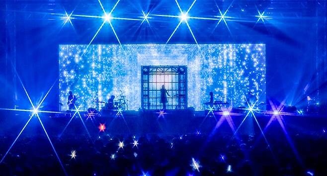 [화상인터뷰] 목소리로만 日 열도 흔든 ‘얼굴 없는 가수’_2.jpg