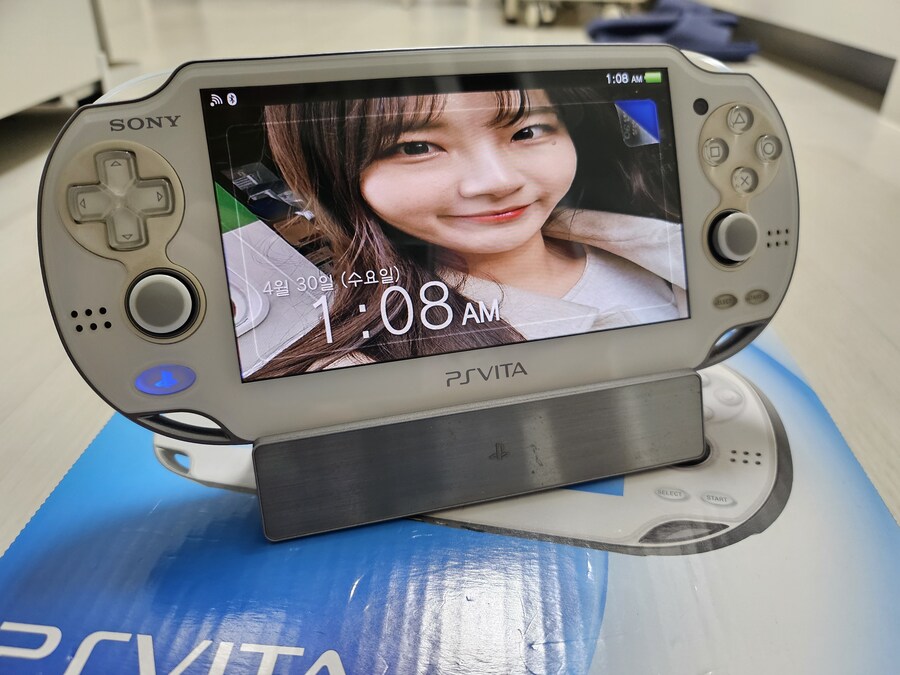 PS Vita PCH 1005 크리스탈 화이트_4.jpg