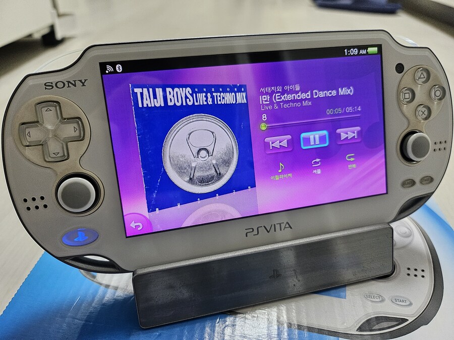 PS Vita PCH 1005 크리스탈 화이트_6.jpg