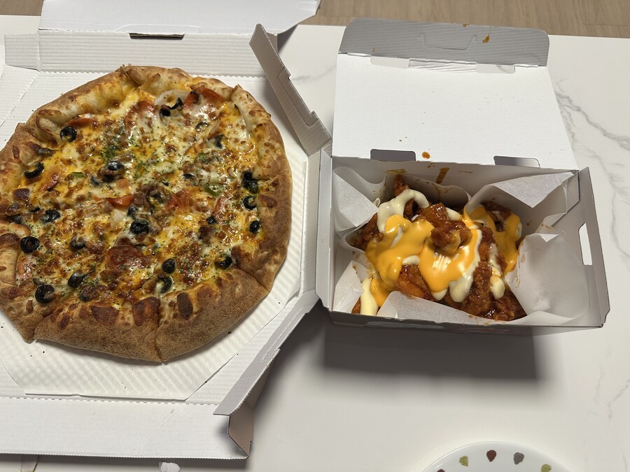 맘스터치 피자 치킨 셋뚜