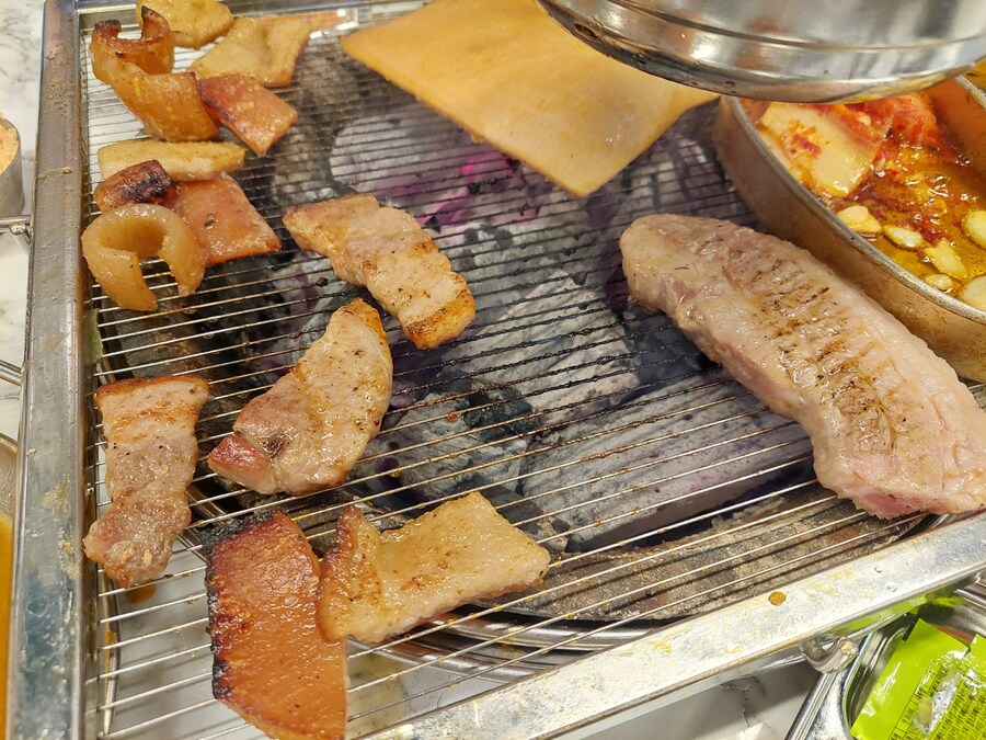 여자) 어제 여자랑 돼지껍데기 먹었어_2.jpg