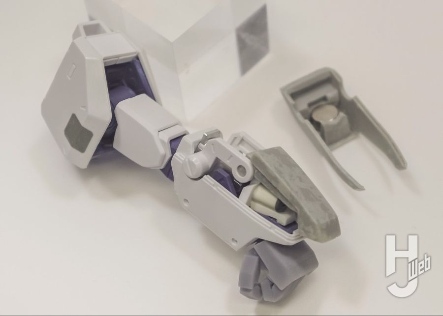 [하비 재팬] MG 베이스 건담 6호기 스크래치 작례_11.jpg