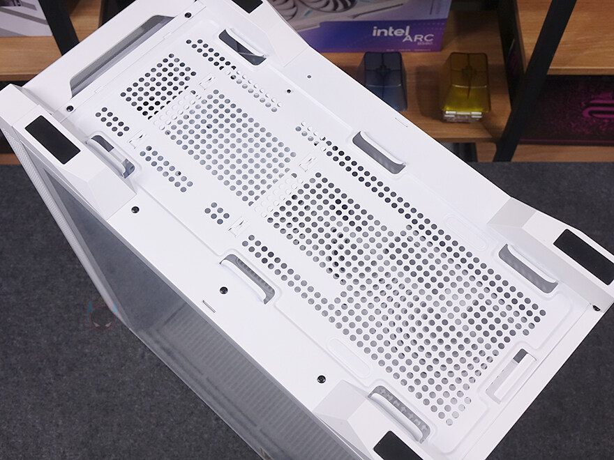 쿨링효과 하나는 확실히 만족시켜줄 PC케이스! 다크플래쉬 DF4100_36.jpg
