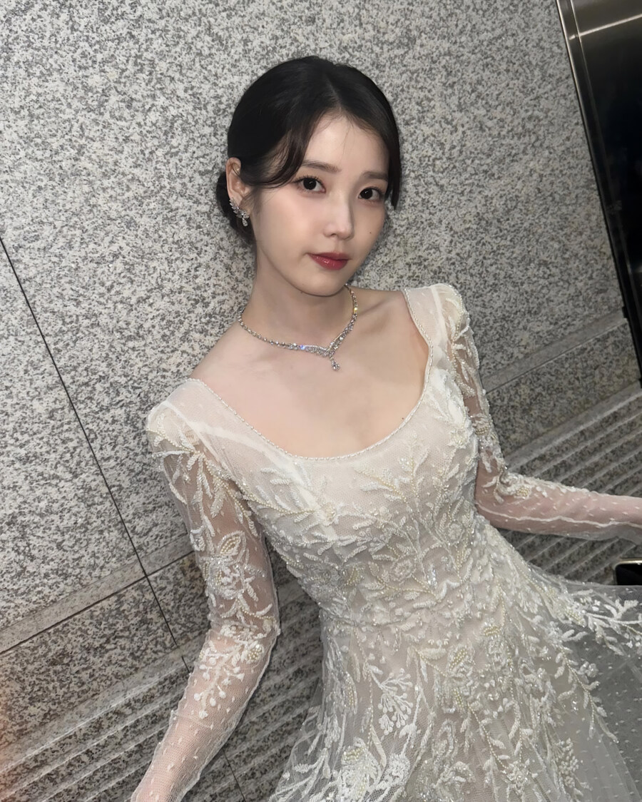 2025.05.07 아이유 인스타그램 사진 보정_7.jpg