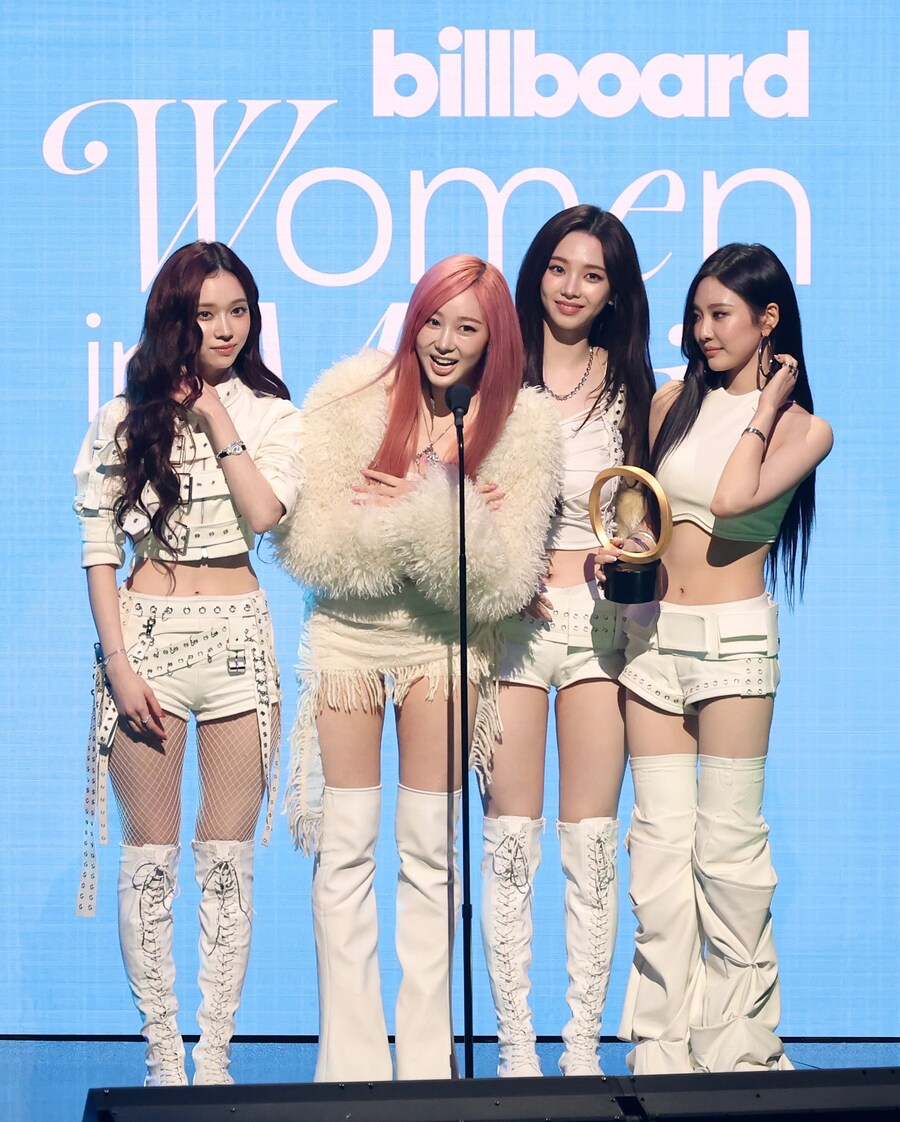 [에스파] 빌보드 우먼 인 뮤직 2025 비하인드🏆_3.jpg