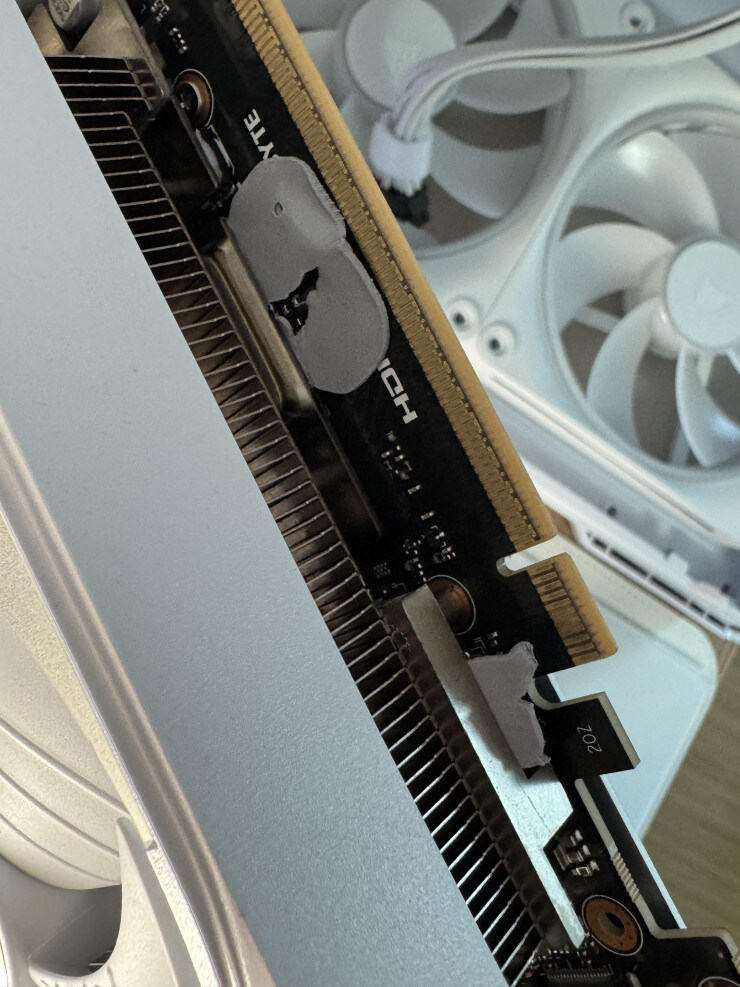 기가바이트 그래픽카드 채신 근황_5.jpg