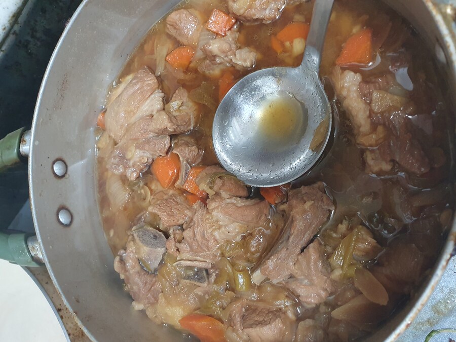 돼지갈비찜에 감자넣는다고 맨날 구박받음._3.jpg