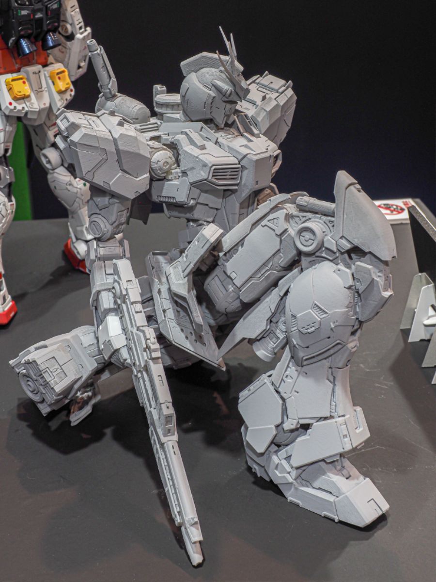 PG 언리쉬드 뉴 건담 원형 확대 전시 사진_5.jpg