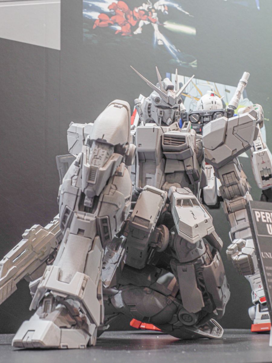 PG 언리쉬드 뉴 건담 원형 확대 전시 사진_11.jpg
