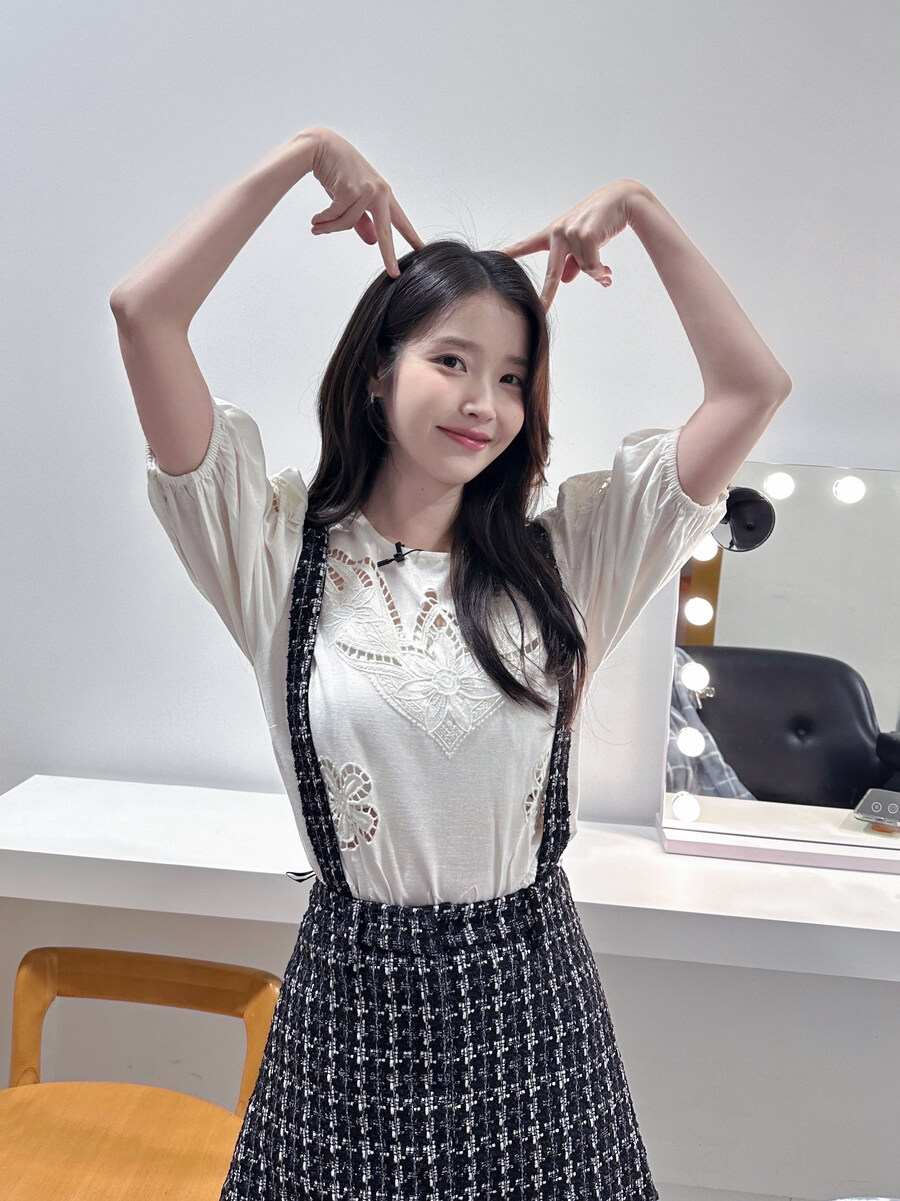 [IU] 2025.05.16 아이유의 웃으면 안되는 생일파티_3.jpg