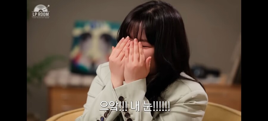 악뮤) 오빠와 동거하게된 이수현이 첫 아침 목격한 찬황의 모습_16.jpg