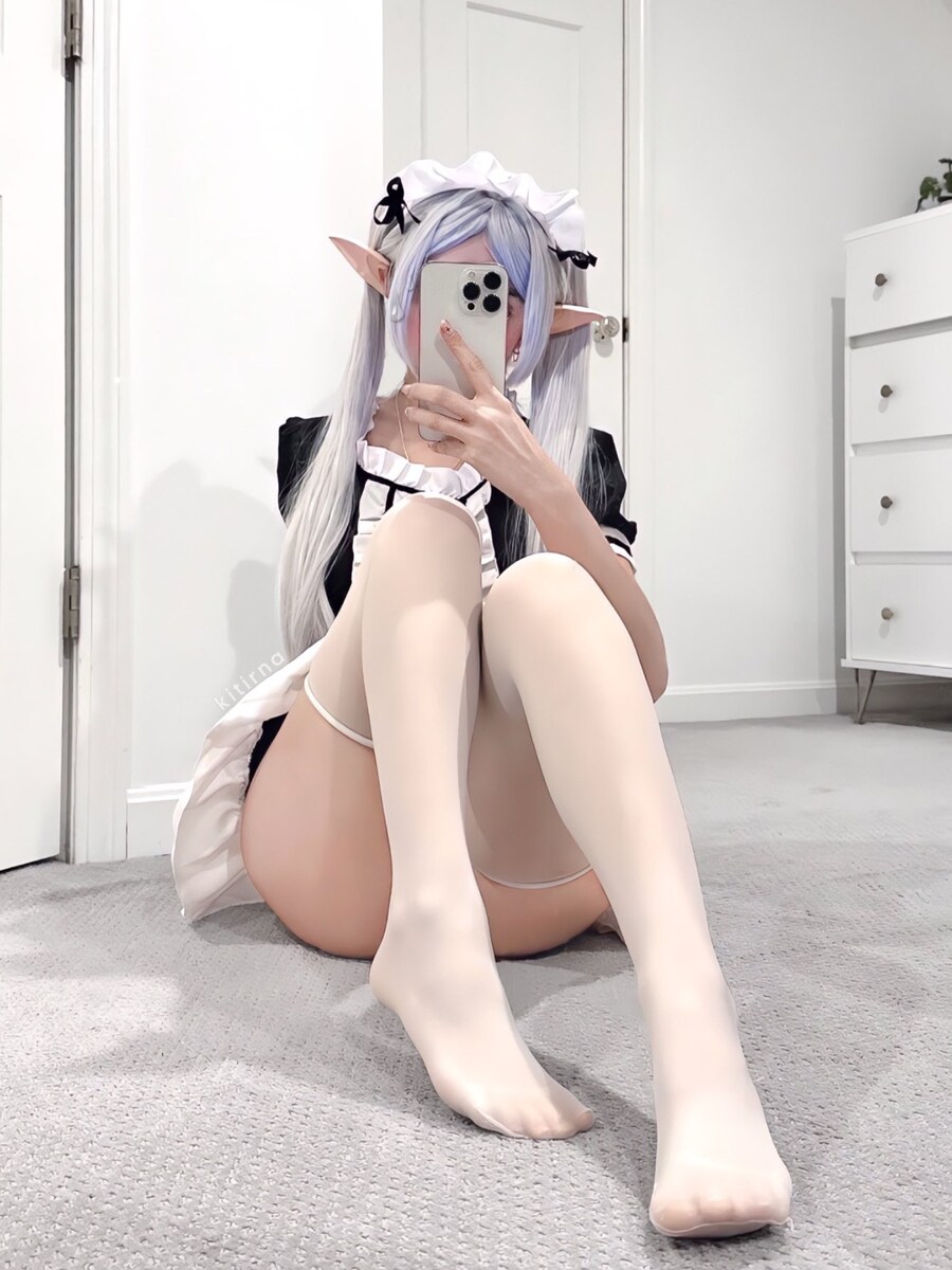 아침에 보기좋은 프리렌의 허벅지_5.jpg