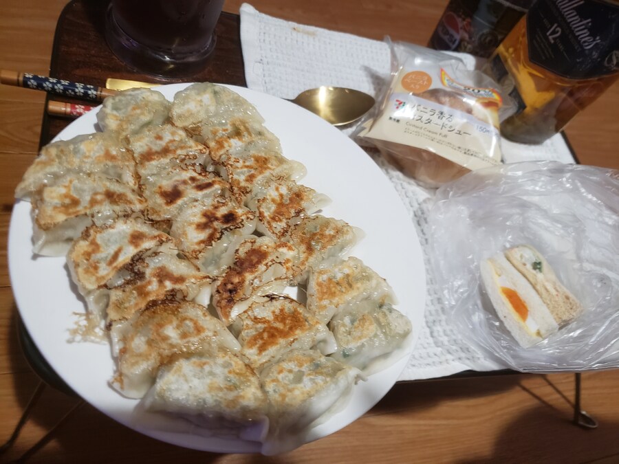 흑돼지 한입만두, 커스터드 슈_3.jpg