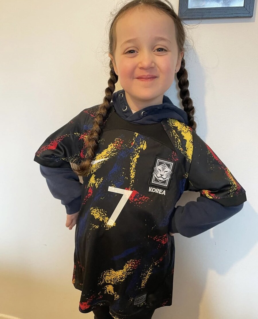 손흥민 팬서비스에 감동했던 꼬마아이.mp4_3.jpg