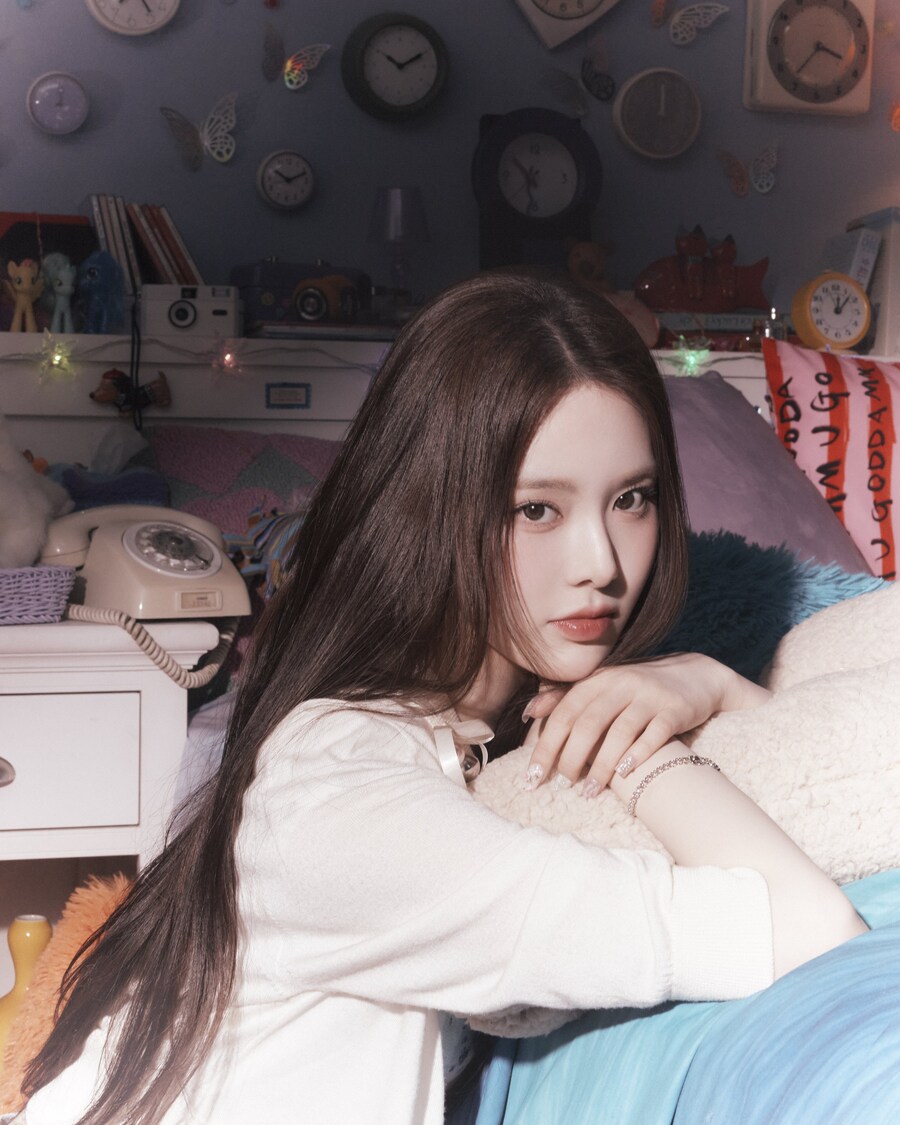 [컨셉포토] 이즈나 싱글 앨범 'BEEP' 마이, 방지민, 코코 A 버전_6.jpg