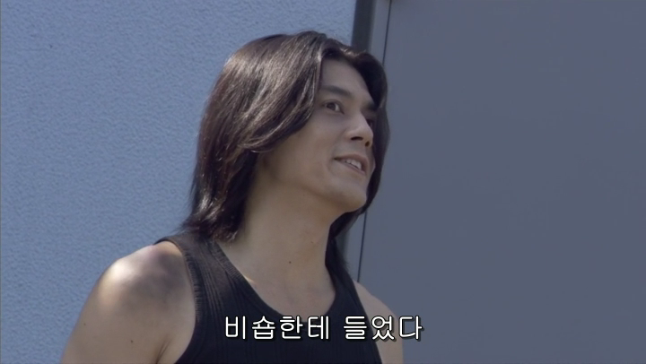 [가면라이더 키바] 괴인 싸움에 인간 난입_3.png