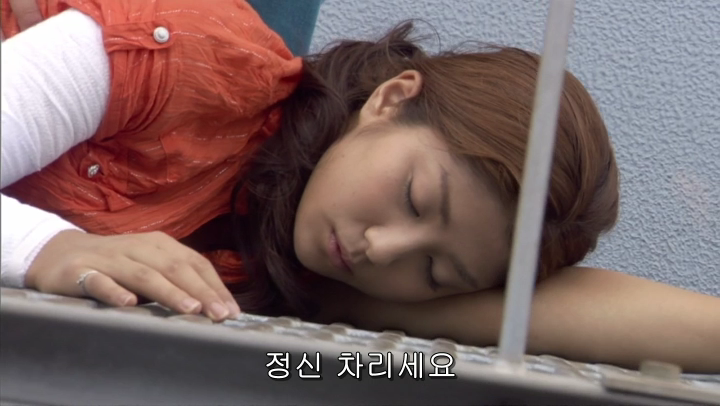 [가면라이더 키바] 괴인 싸움에 인간 난입_30.png