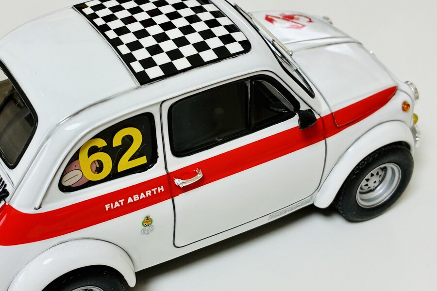 Tamiya 1/24 fiat abarth 695 SS_7.jpg