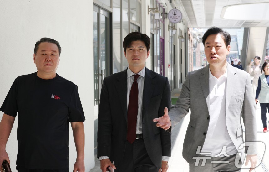 시흥 거북섬 인근 공실상가 둘러보는 김용태_1.jpg