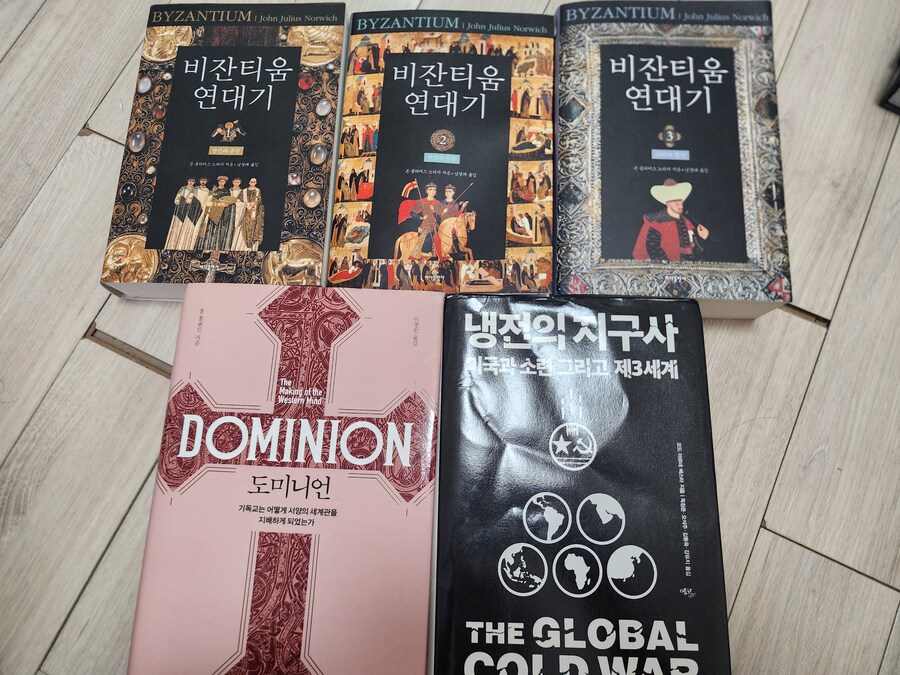 최근에 읽고 있는 벽돌 역사책들입니다_1.jpg