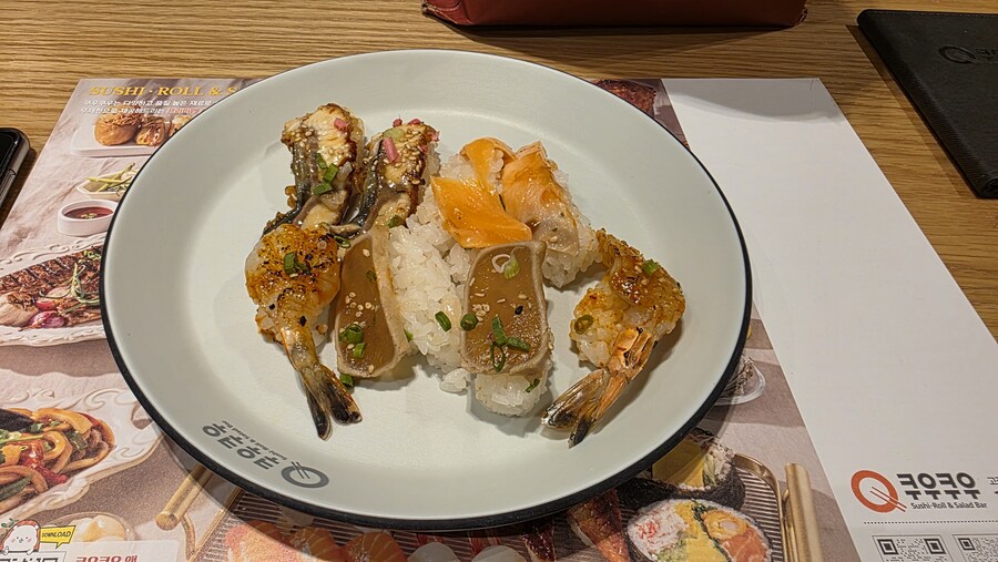 쿠우쿠우) 트릭컬 콜라보 갔는데 10접시도 못하고 패배했다_1.jpg