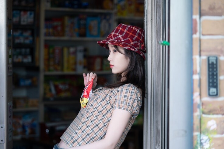 멜론 매거진, 아이유 [꽃갈피 셋] 자켓 촬영 현장_19.jpg