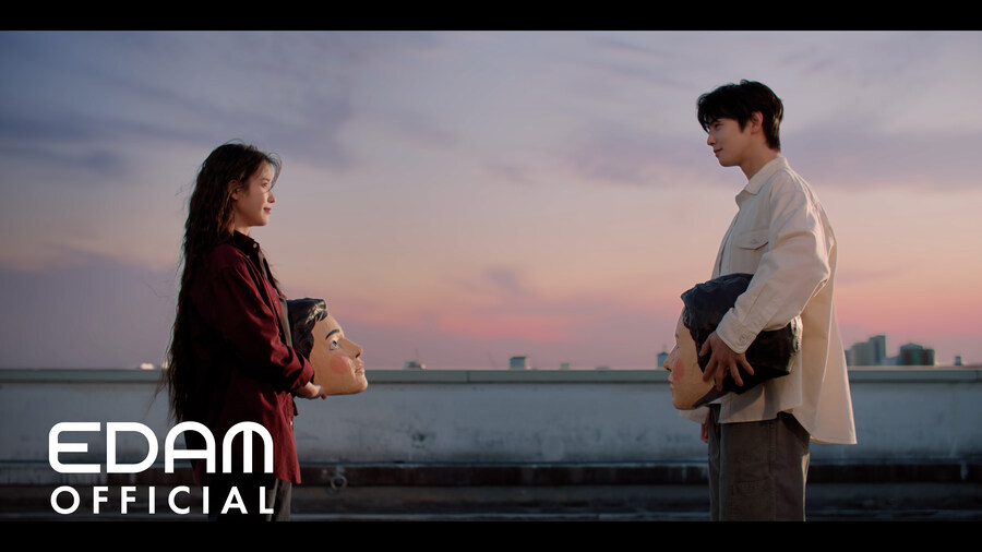 [IU] '미인 (Feat. Balming Tiger) ' MV_1.jpg