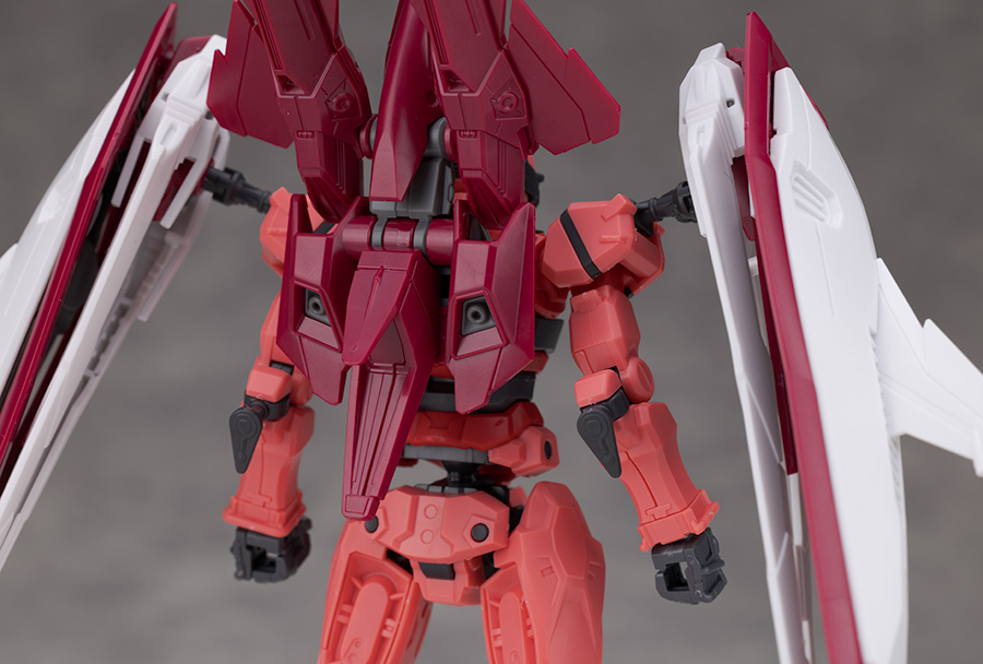 HG GQ 1/144 붉은 건담 해외 리뷰_31.jpg