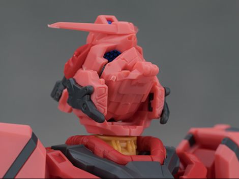 HG GQ 1/144 붉은 건담 해외 리뷰_22.jpg