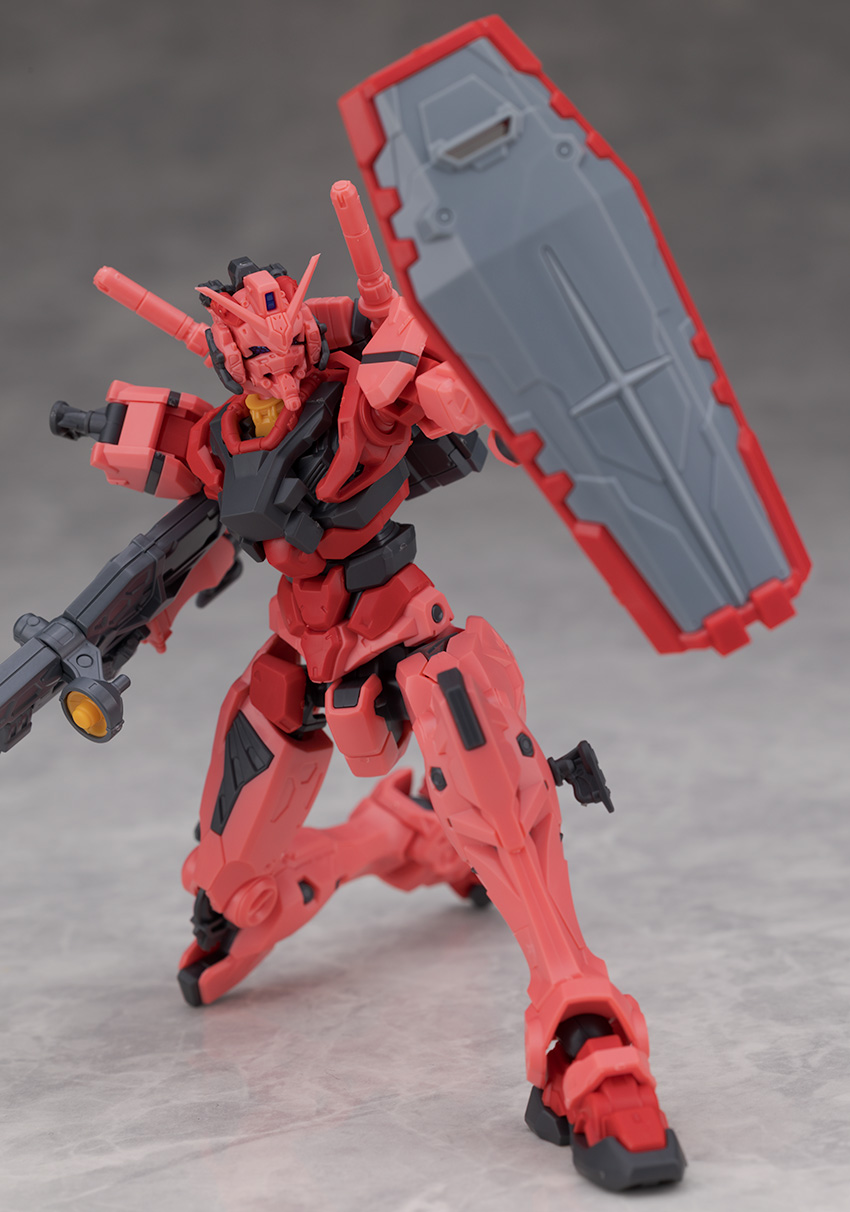 HG GQ 1/144 붉은 건담 해외 리뷰_72.jpg
