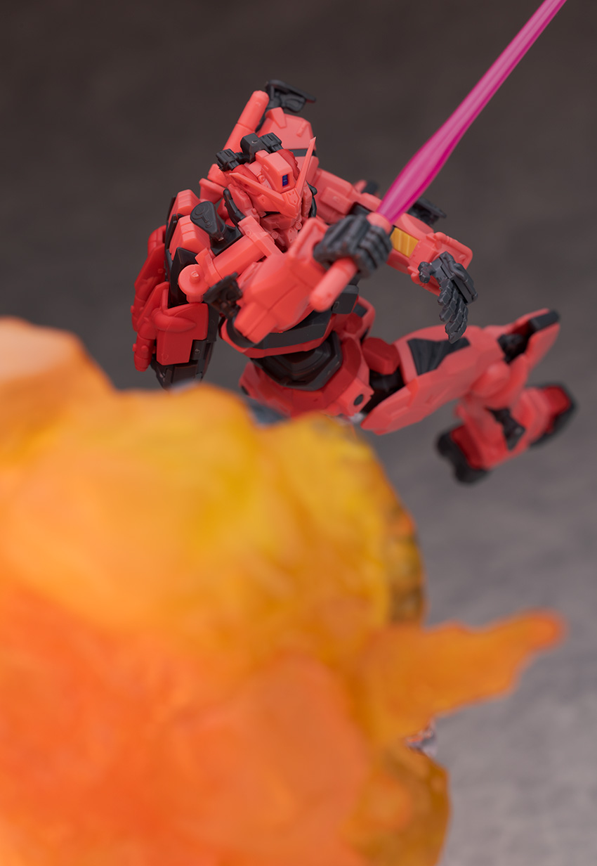 HG GQ 1/144 붉은 건담 해외 리뷰_89.jpg