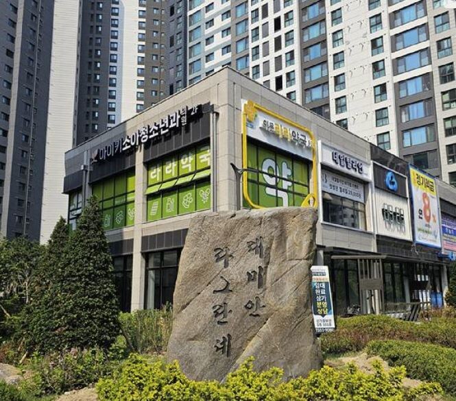 개당 6천만원 x 30개로 떠들썩한 아파트조경석의 비밀_8.jpg