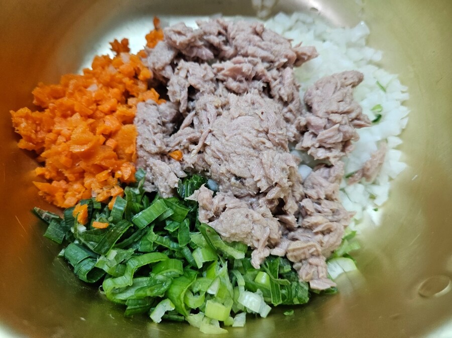 직장에서 3천원으로 해먹는 점심 고추장찌개 참치야채전_6.jpg
