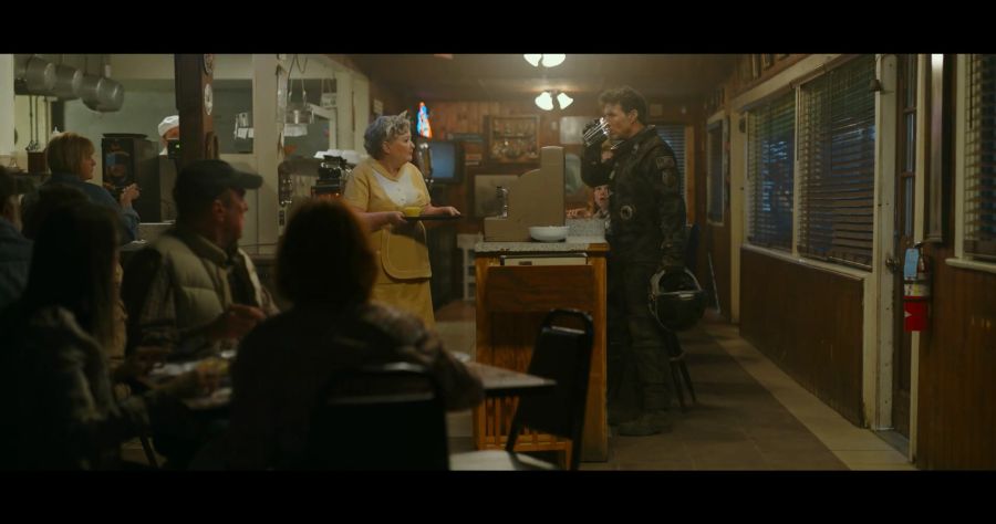 [탑건]젋은 시절의 혈기가 다시 살아난 매버릭_12.jpg