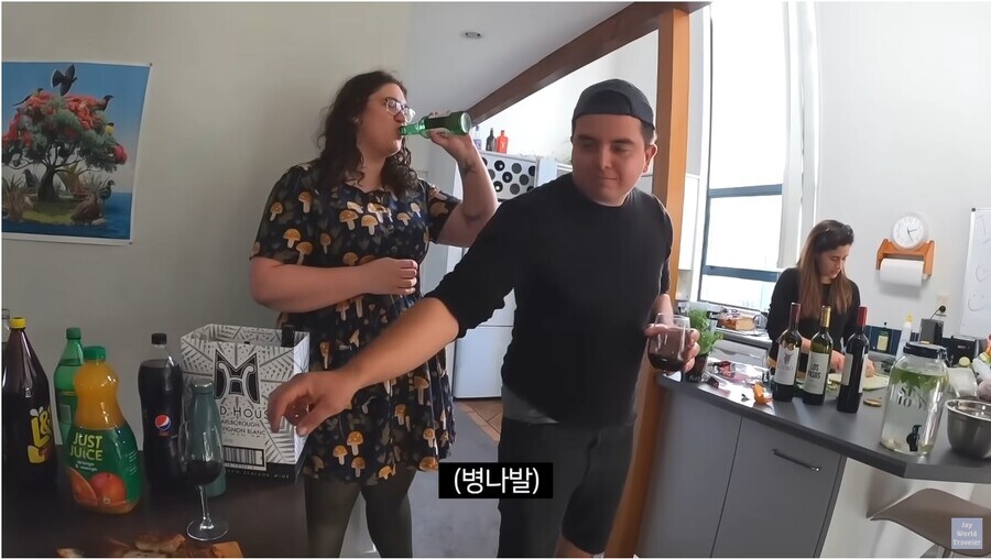 소주를 좋아하는 서양 누님_8.jpg