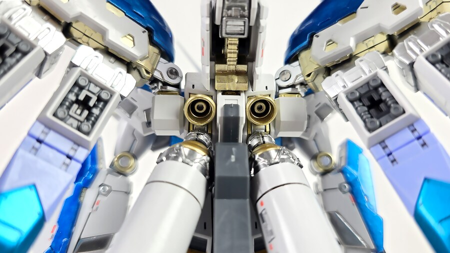 [RG] RX-93-ν2 하이뉴 도색해봤습니다. (티타늄 피니시 버전)_8.png