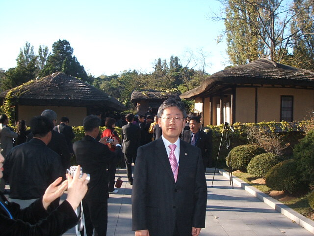 이재명 2005 평양 방문 사진_1.jpg