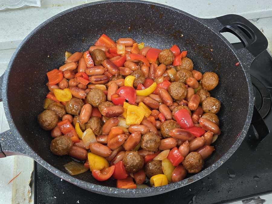 난 급식 먹던 시절 소시지, 미트볼조림을 실컷 퍼먹고 싶었다._3.jpg