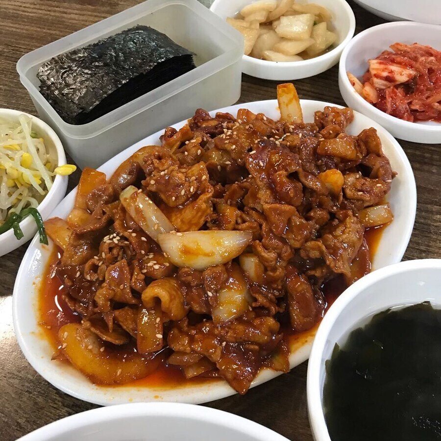 한국 사람들이 제육볶음을 좋아하능 이유가 뭔지 아십니까_1.jpg