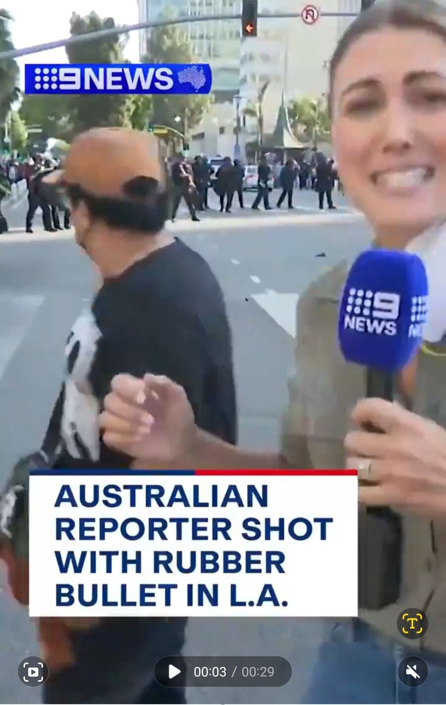 어제 LA현장에 파견된 호주 뉴스 리포터에 고무탄 조준사격하는 LAPD_1.jpg