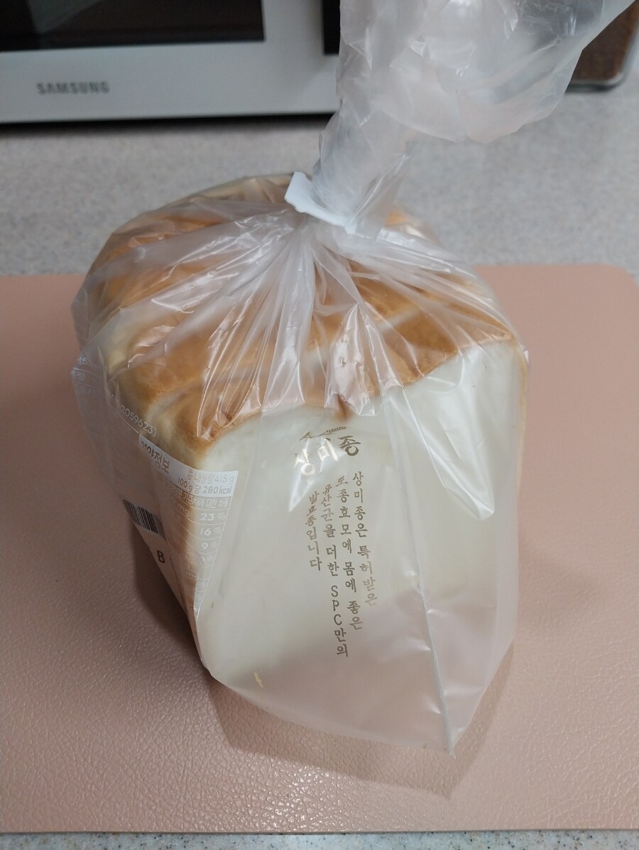 밤이 깊어져 빵과 잼을 꺼내었읍니다._2.jpg