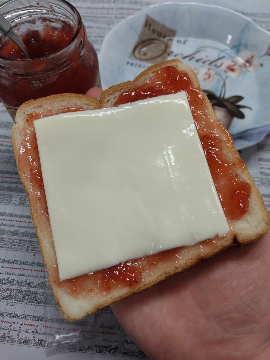 밤이 깊어져 빵과 잼을 꺼내었읍니다._5.jpg