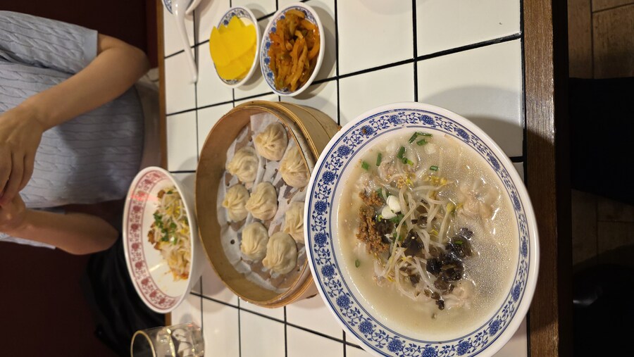 성수동) 중국만두, 훈둔, 볶음면_1.jpg