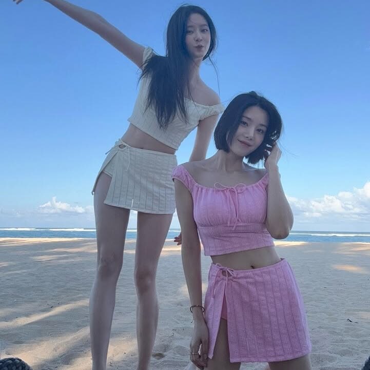 권은비X김민주, 이 몸매 무슨 일..비키니 입고 탄탄한 몸매_3.jpg