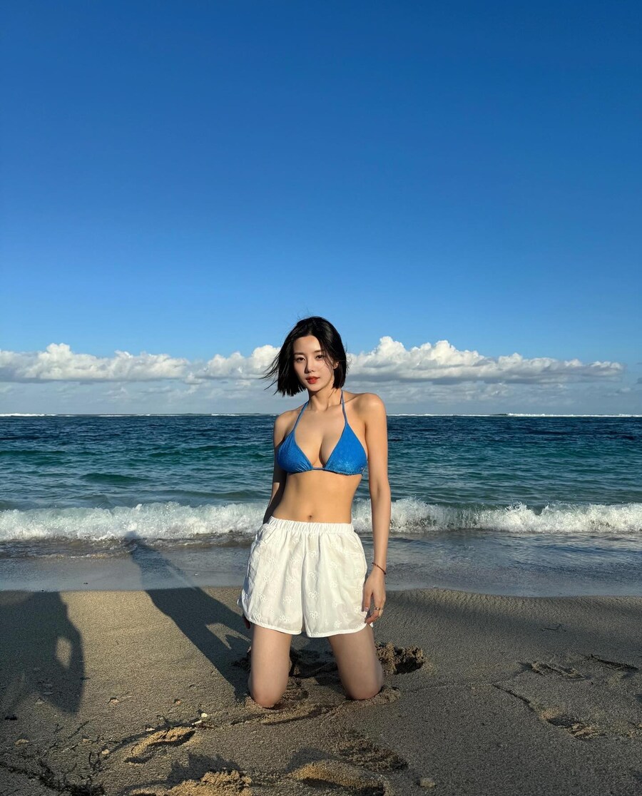 권은비X김민주, 이 몸매 무슨 일..비키니 입고 탄탄한 몸매_4.jpg