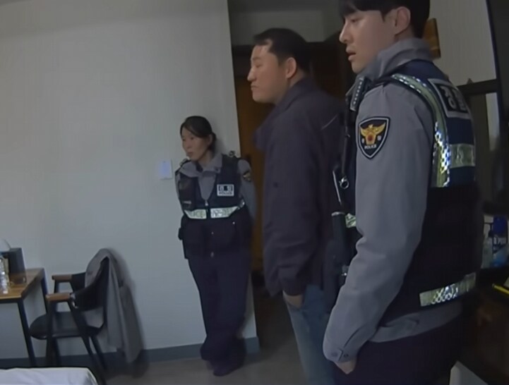 스스로를 모텔에 고립시킨 여성_1.png