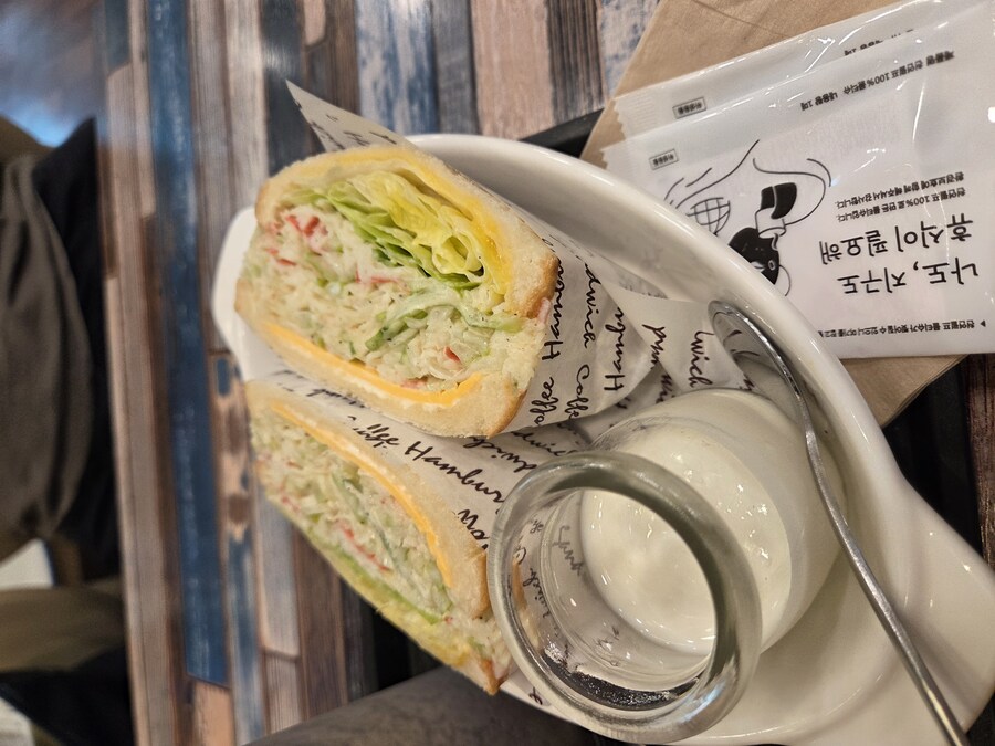 샌드위치와 흑임자 빙수쉐이크 입니다_2.jpg