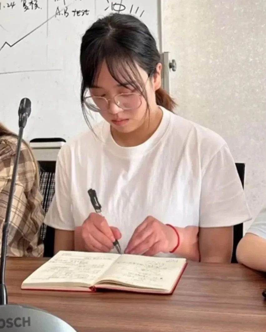 3초뒤에 눈치챔_1.webp